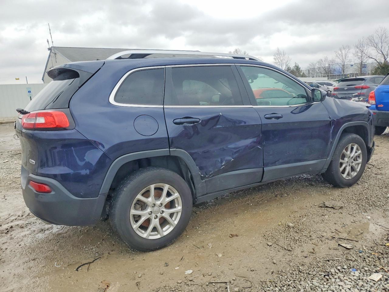 2015 JEEP CHEROKEE LATITUDE photo 3