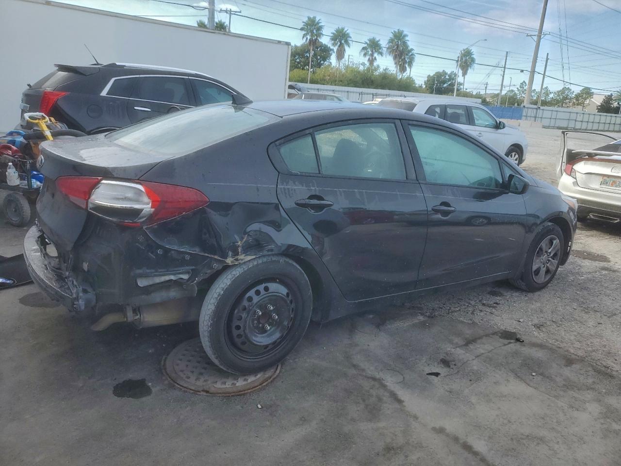 2017 KIA FORTE LX photo 5