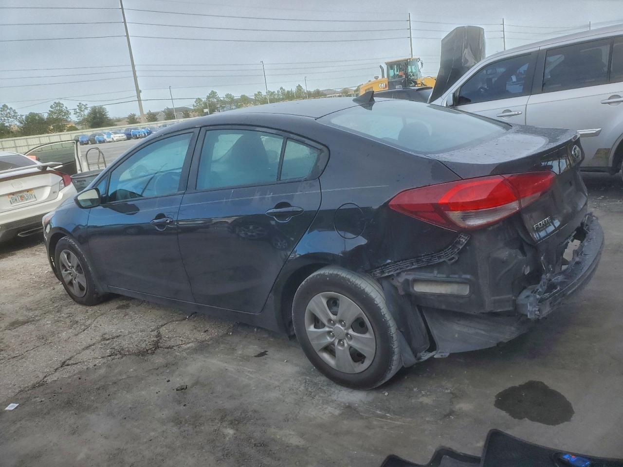 2017 KIA FORTE LX photo 3