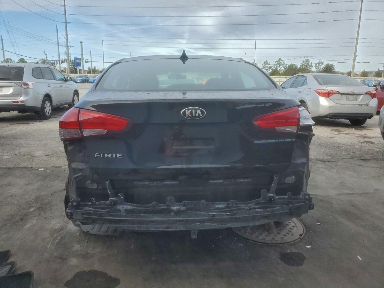 2017 KIA FORTE LX photo 11