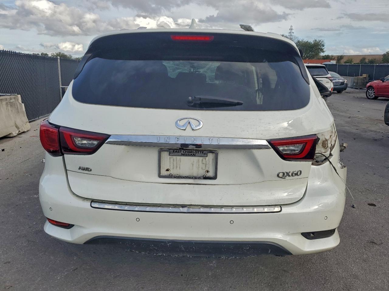 2020 INFINITI QX60 LUXE photo 16