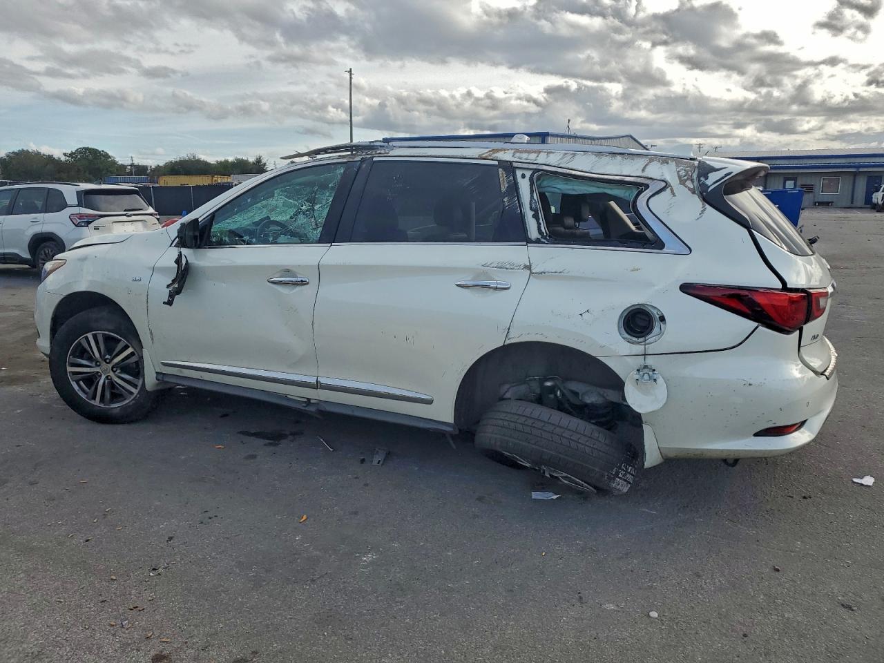 2020 INFINITI QX60 LUXE photo 4