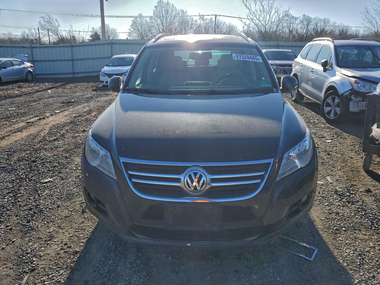 2011 VOLKSWAGEN TIGUAN photo 5