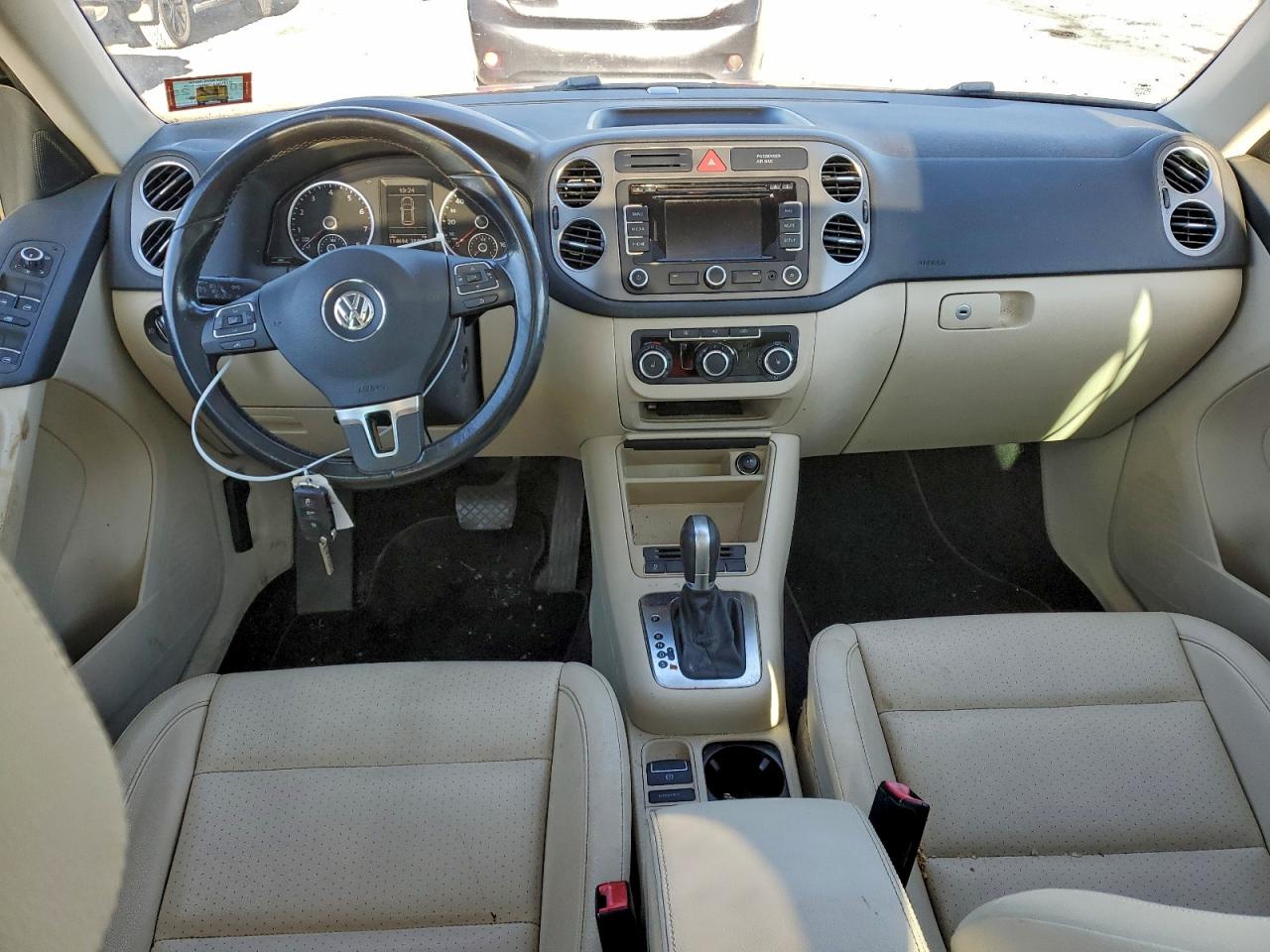 2011 VOLKSWAGEN TIGUAN photo 8