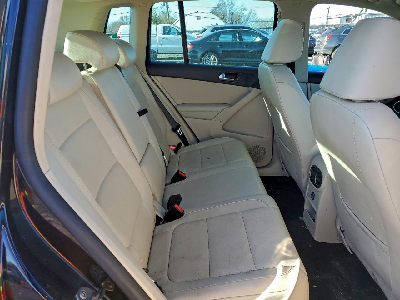 2011 VOLKSWAGEN TIGUAN photo 11