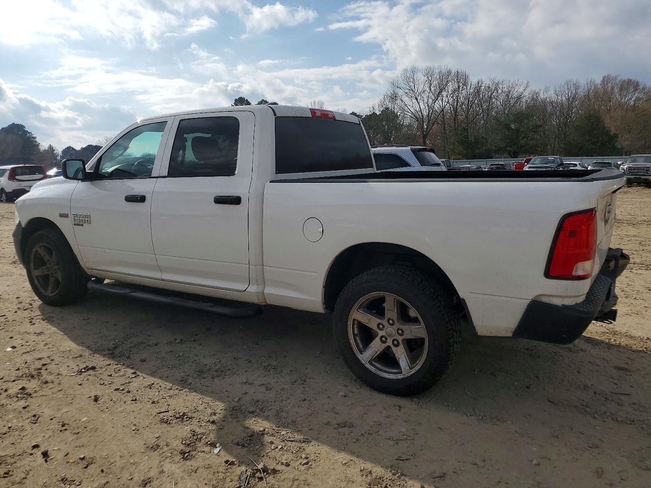 2021 RAM 1500 CLASSIC TRADESMAN photo 3