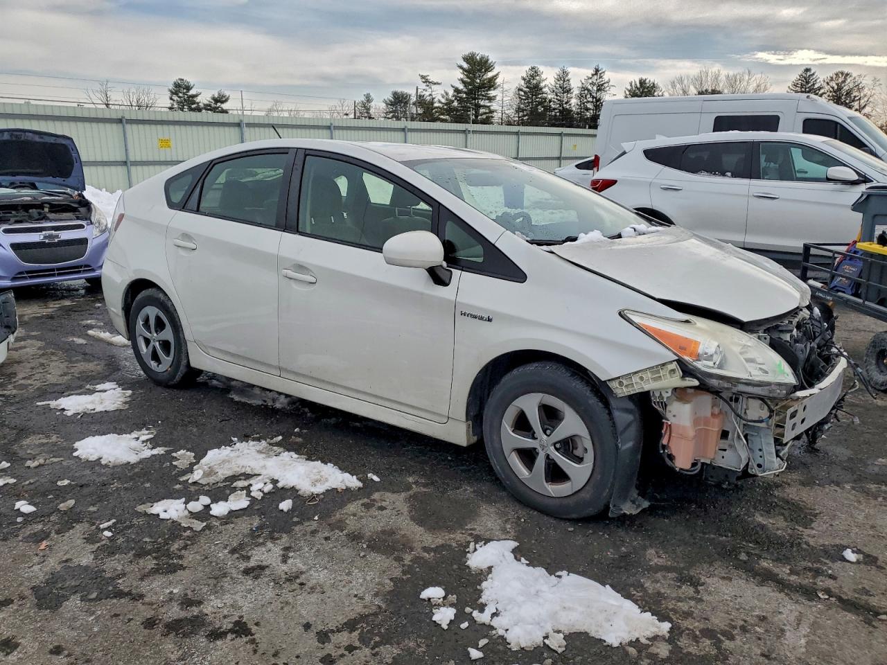 2014 TOYOTA PRIUS photo 4