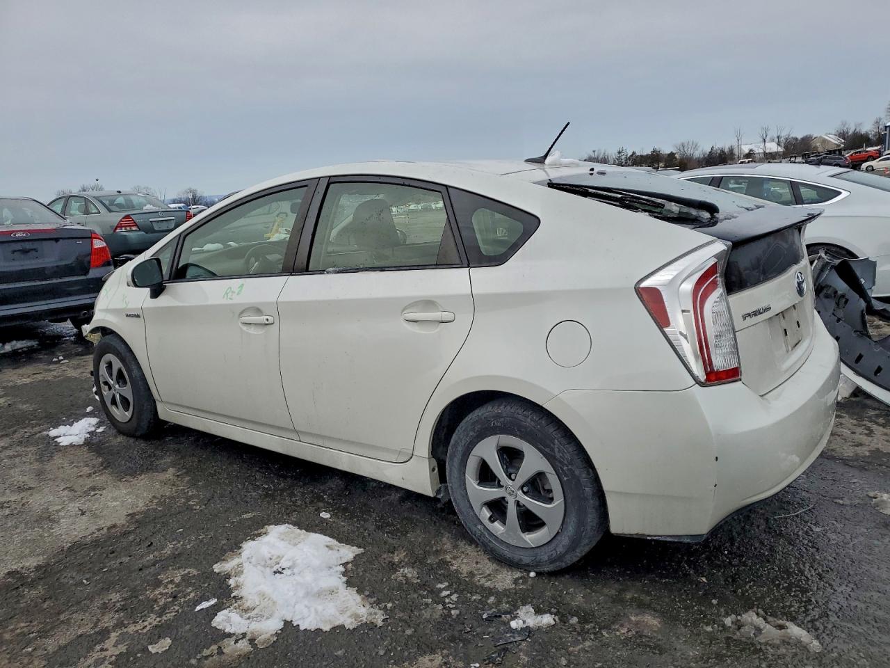 2014 TOYOTA PRIUS photo 2