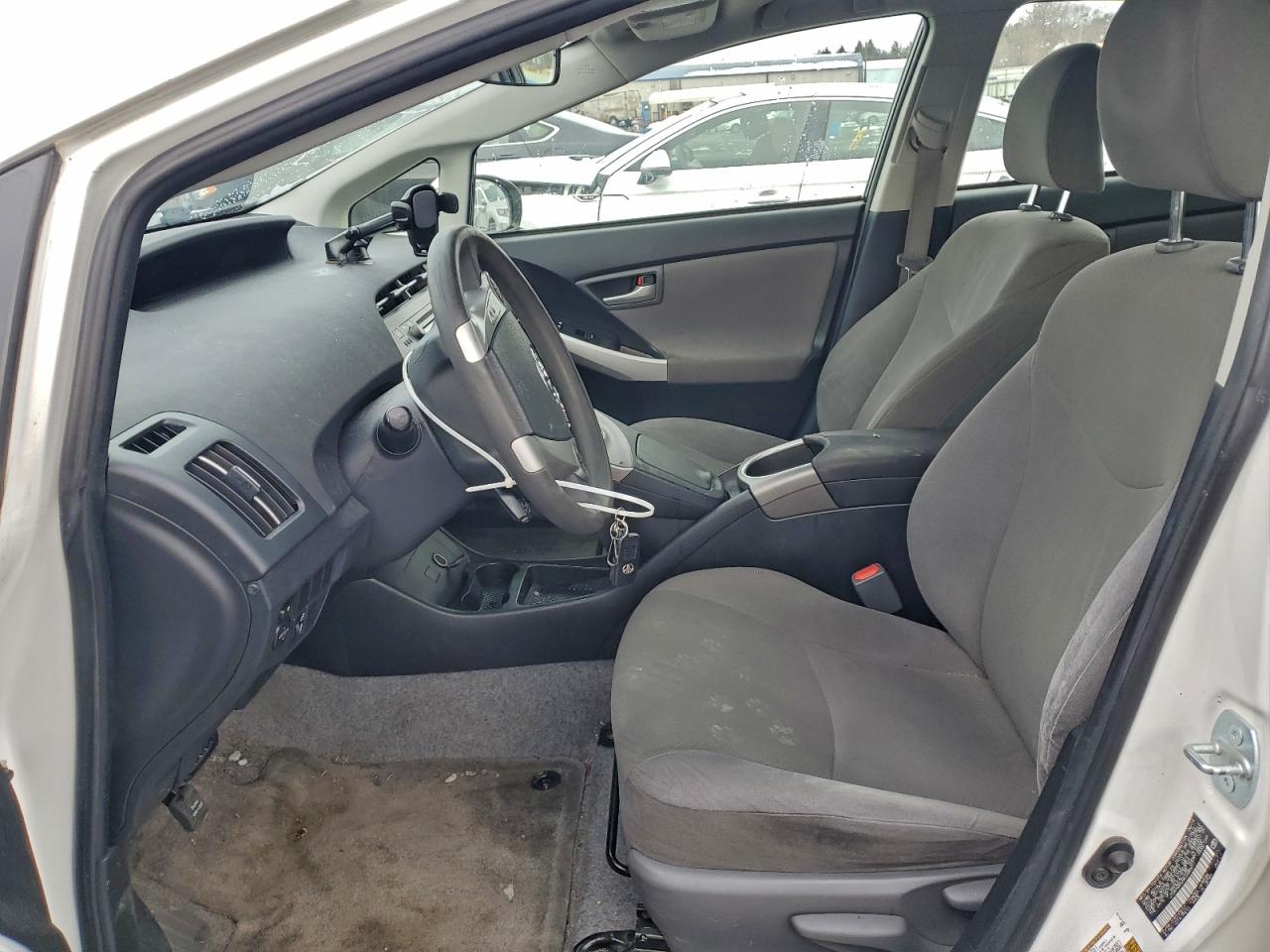 2014 TOYOTA PRIUS photo 7