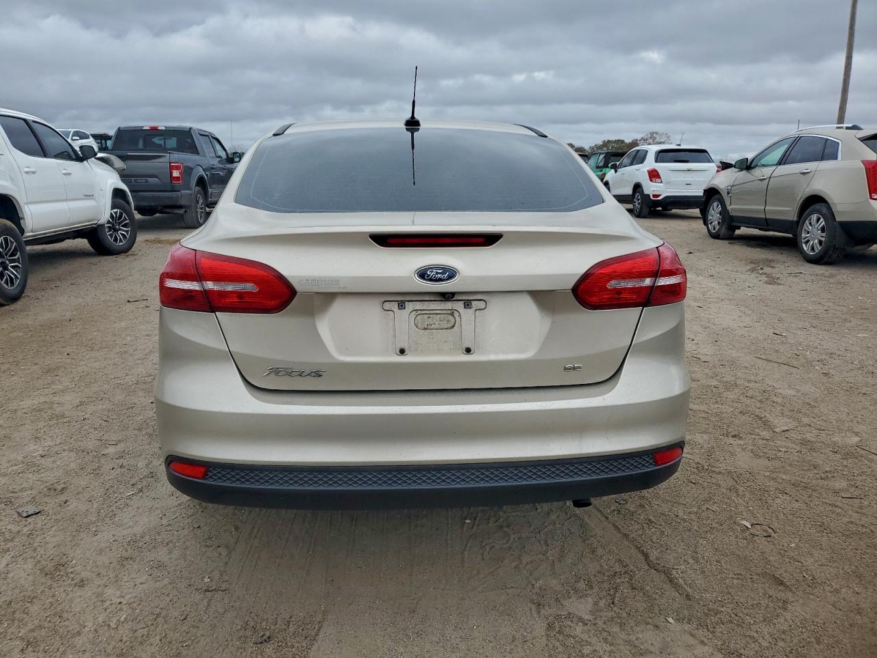 2017 FORD FOCUS SE photo 16