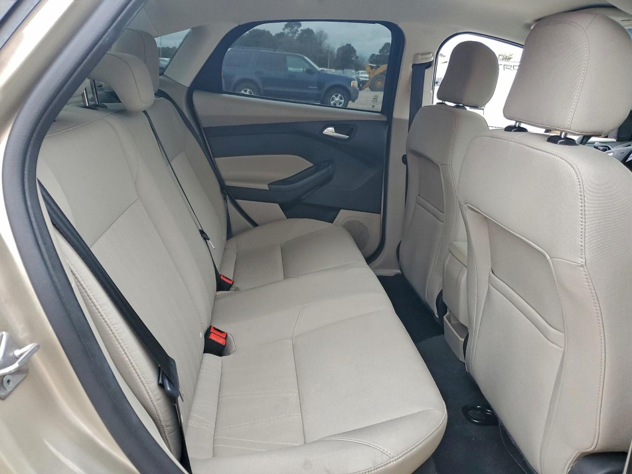 2017 FORD FOCUS SE photo 28
