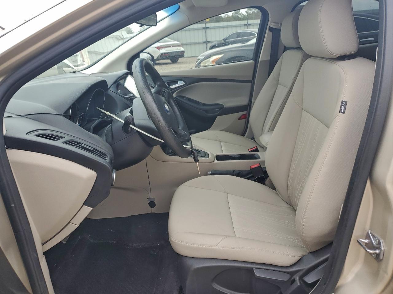 2017 FORD FOCUS SE photo 19