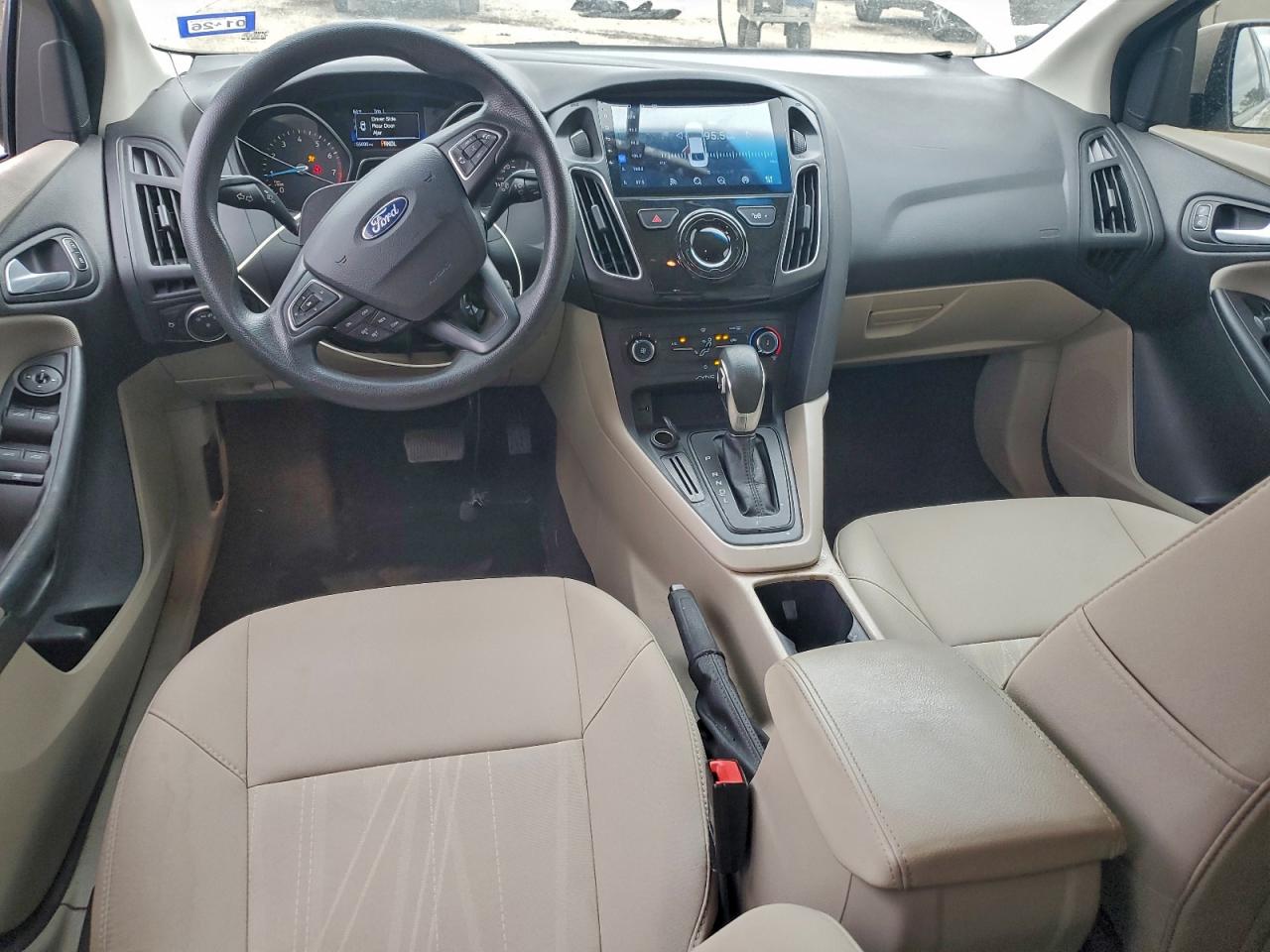 2017 FORD FOCUS SE photo 22