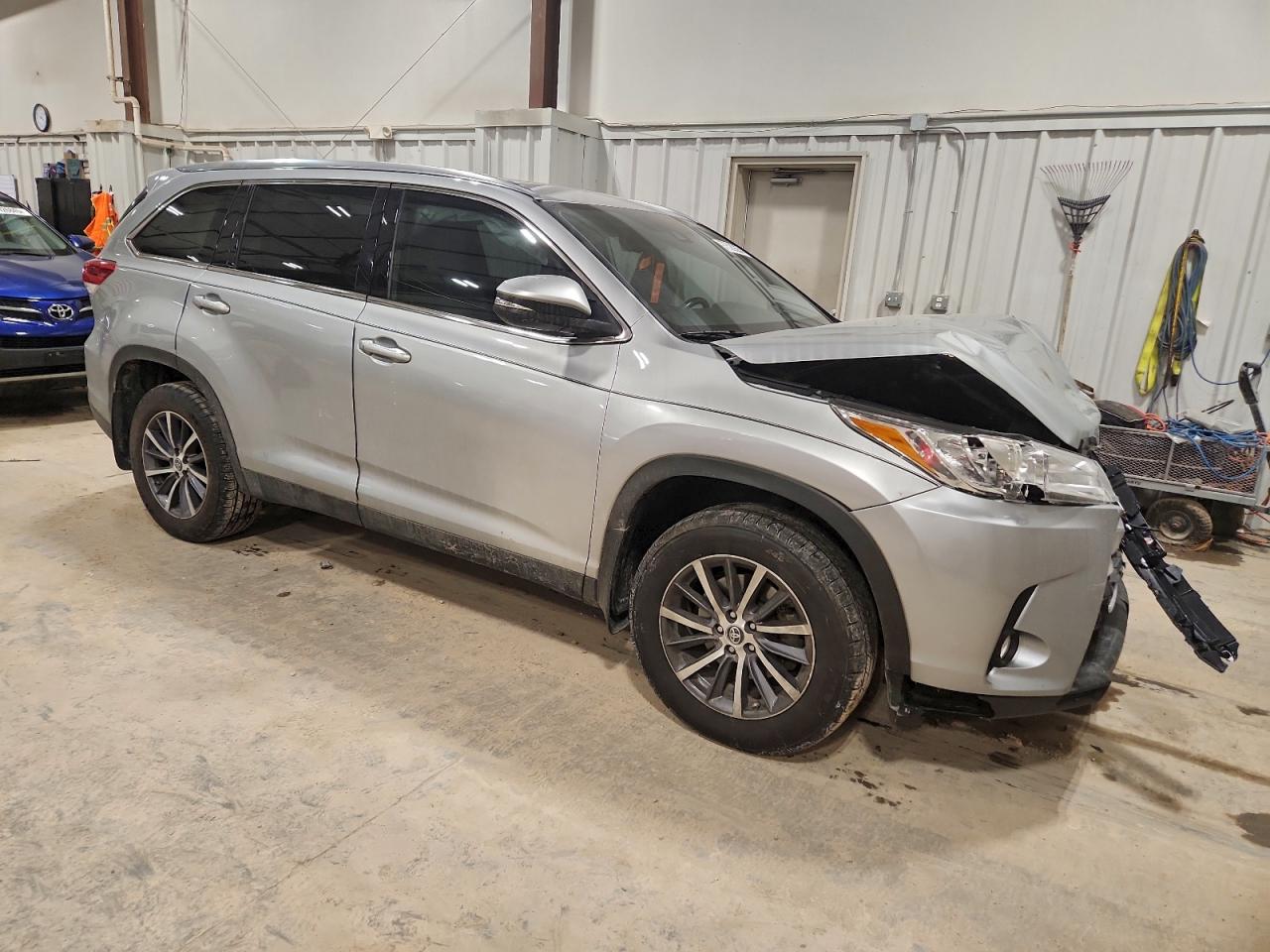2019 TOYOTA HIGHLANDER SE photo 10