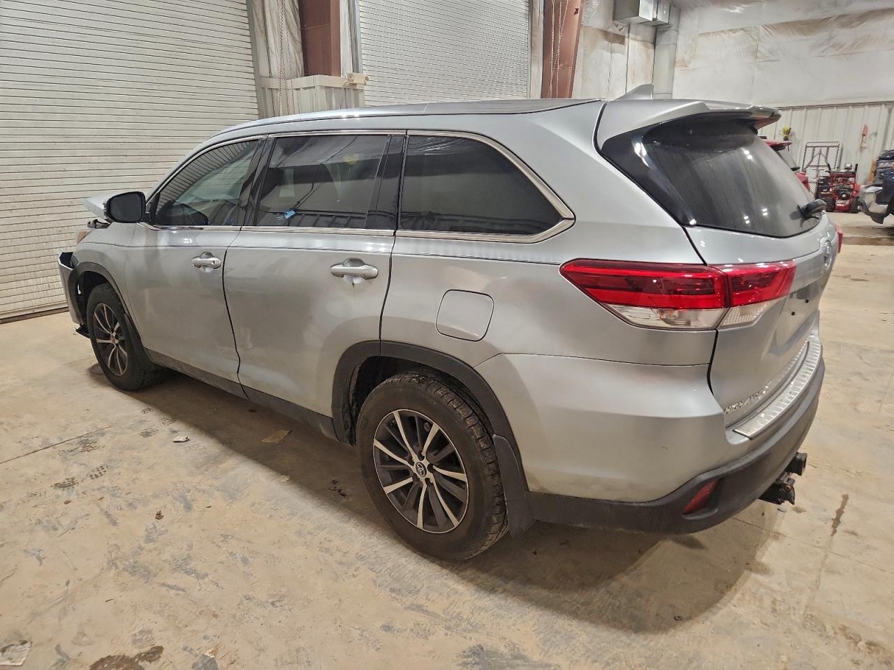 2019 TOYOTA HIGHLANDER SE photo 4
