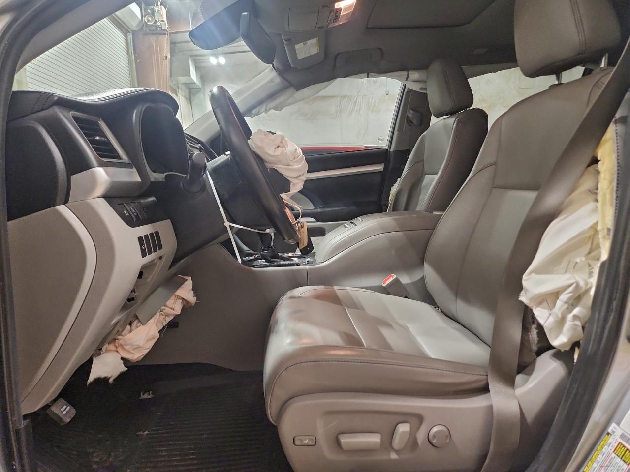 2019 TOYOTA HIGHLANDER SE photo 19