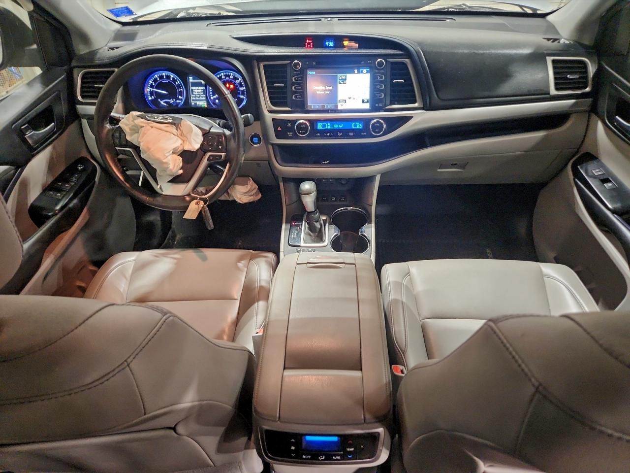 2019 TOYOTA HIGHLANDER SE photo 22