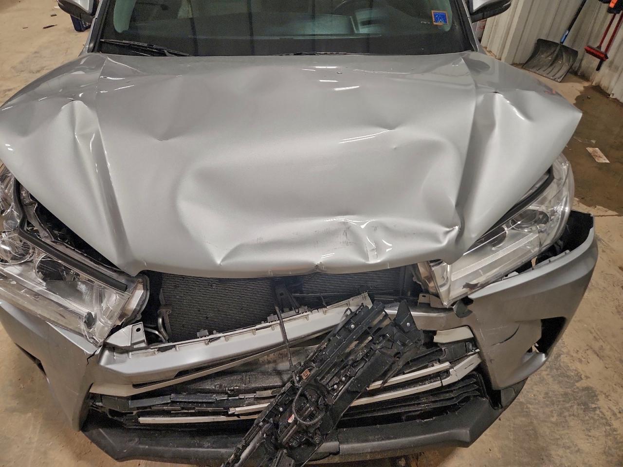 2019 TOYOTA HIGHLANDER SE photo 34