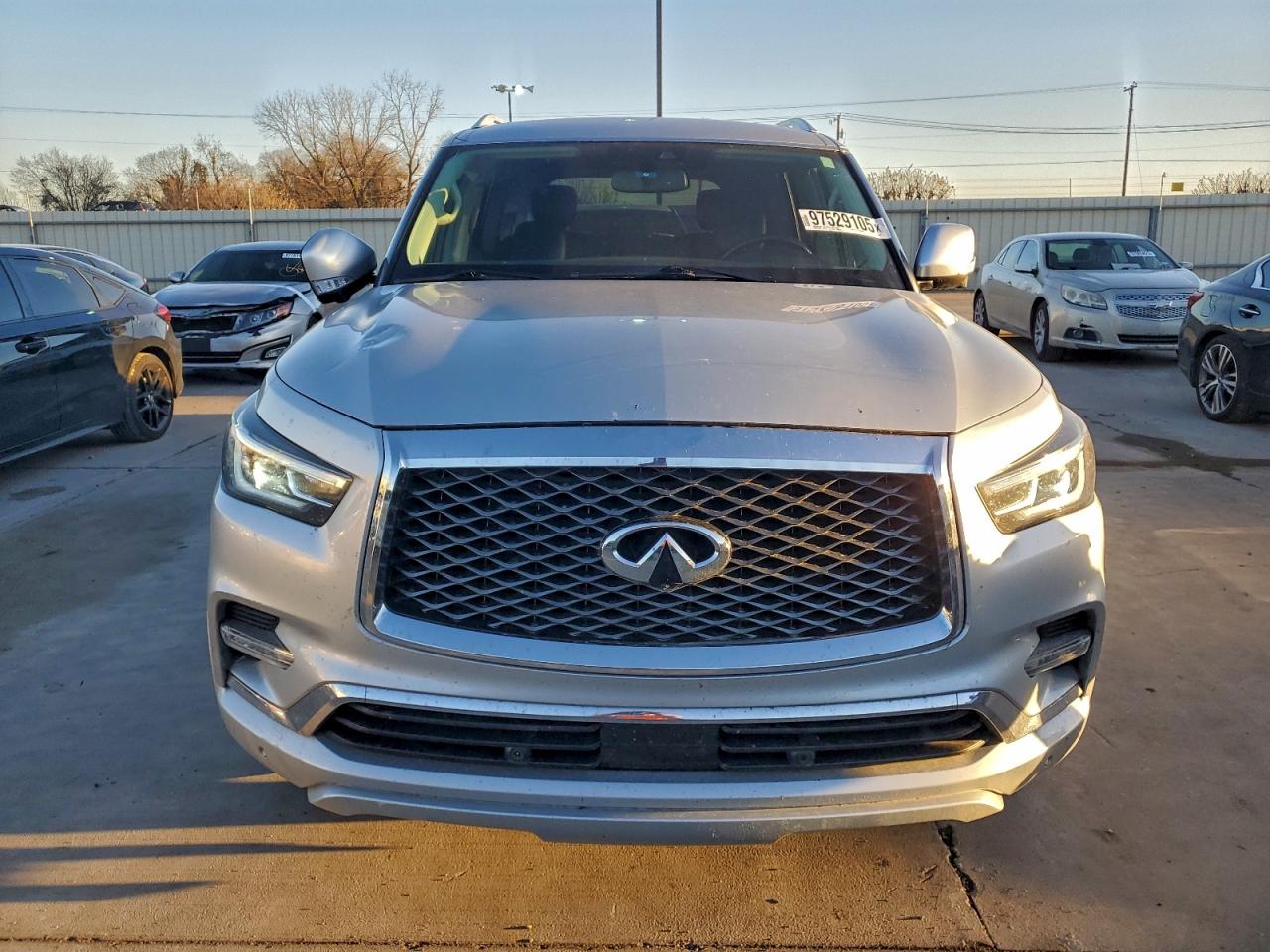 2019 INFINITI QX80 LUXE photo 5