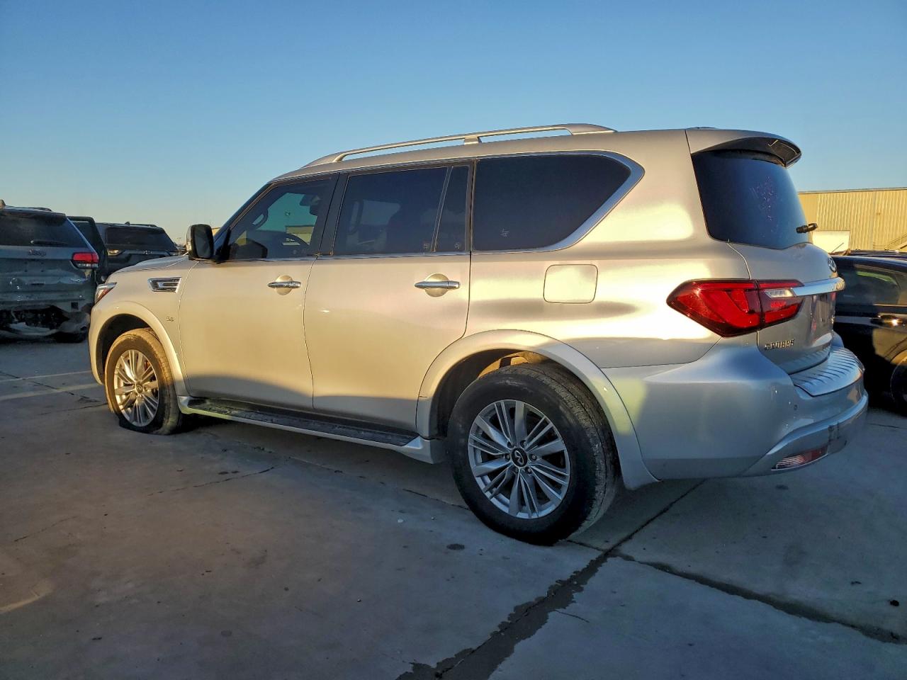 2019 INFINITI QX80 LUXE photo 2