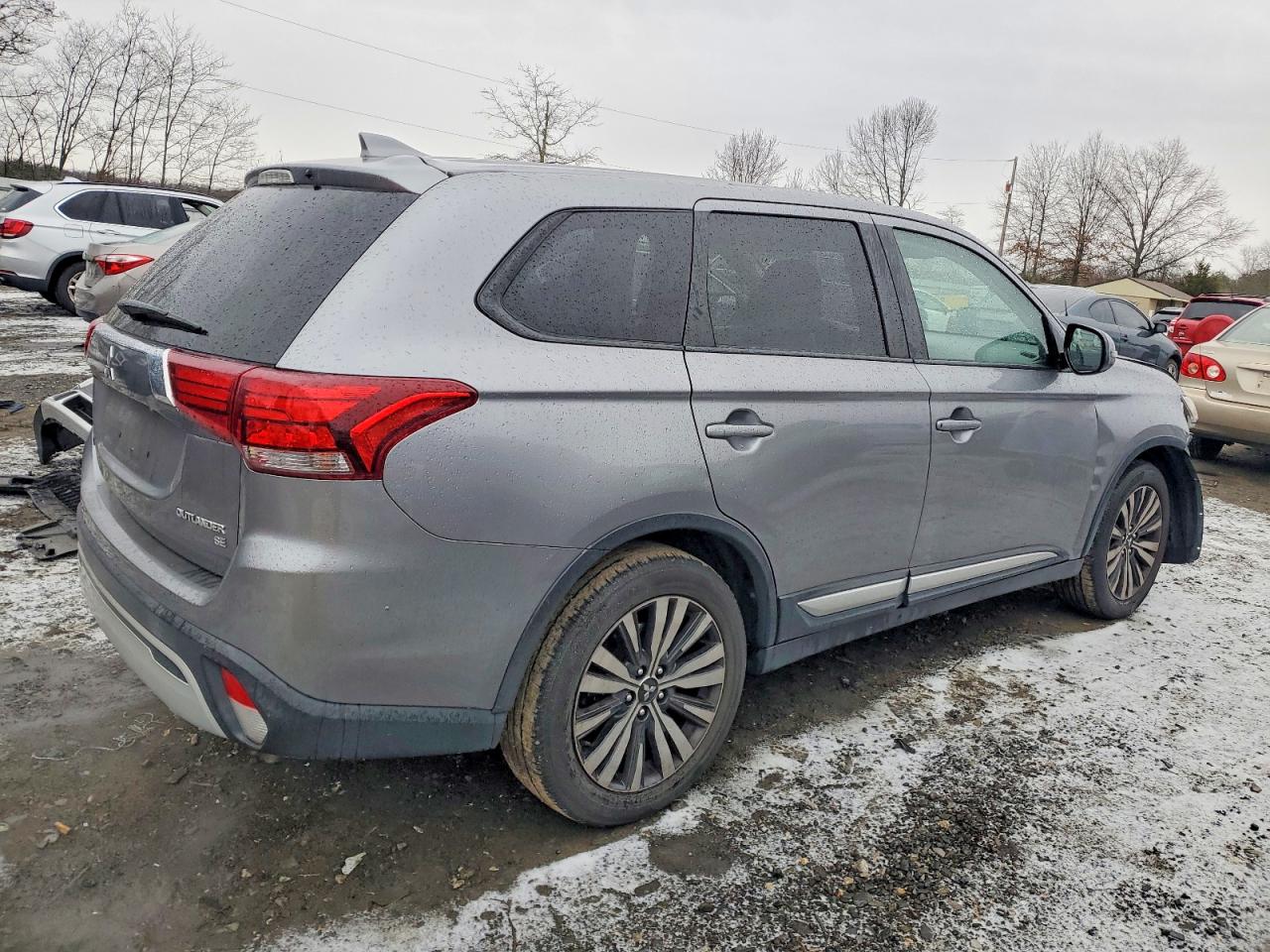 2019 MITSUBISHI OUTLANDER SE photo 3