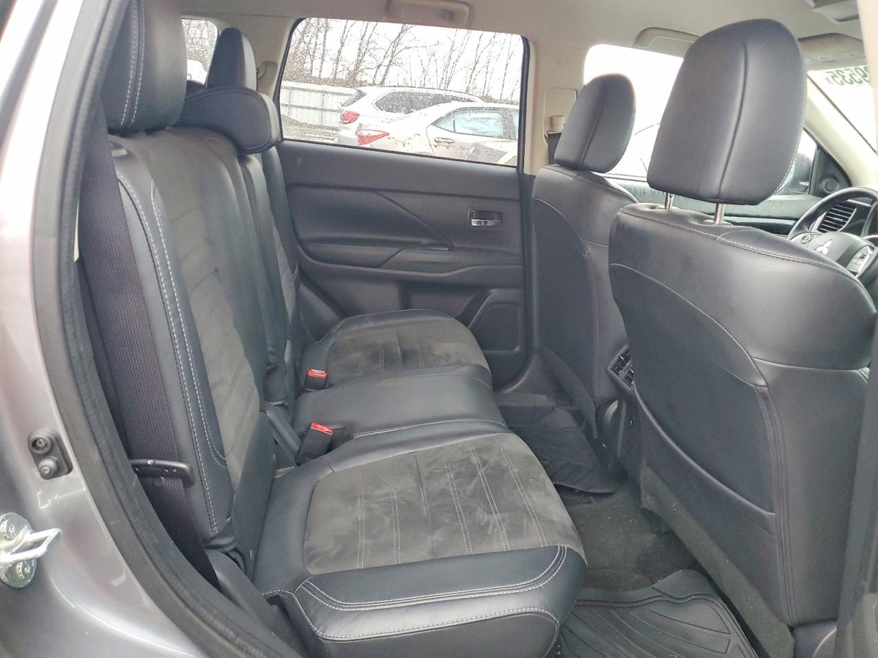 2019 MITSUBISHI OUTLANDER SE photo 11