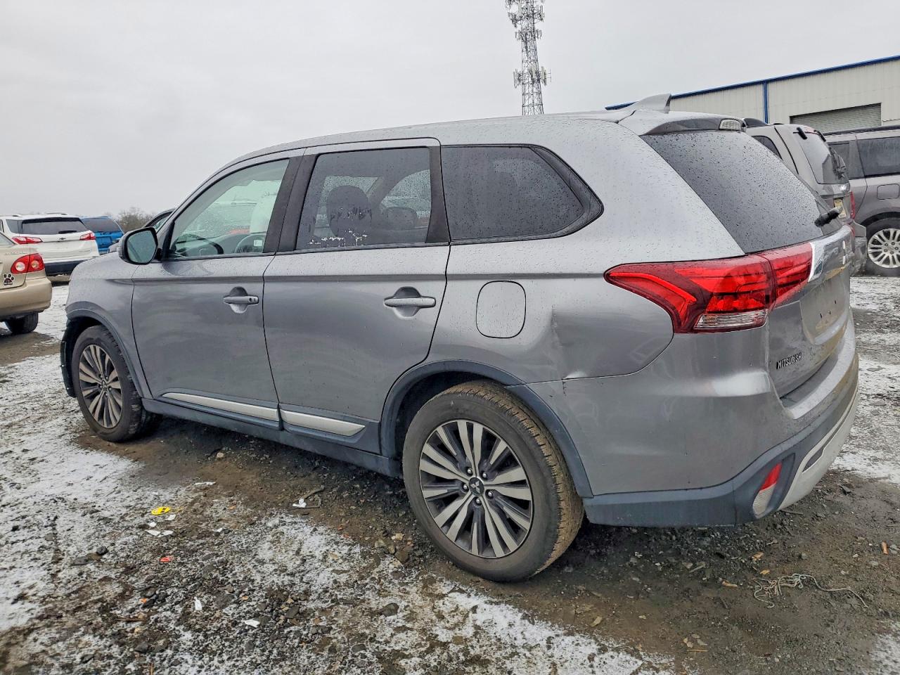 2019 MITSUBISHI OUTLANDER SE photo 2
