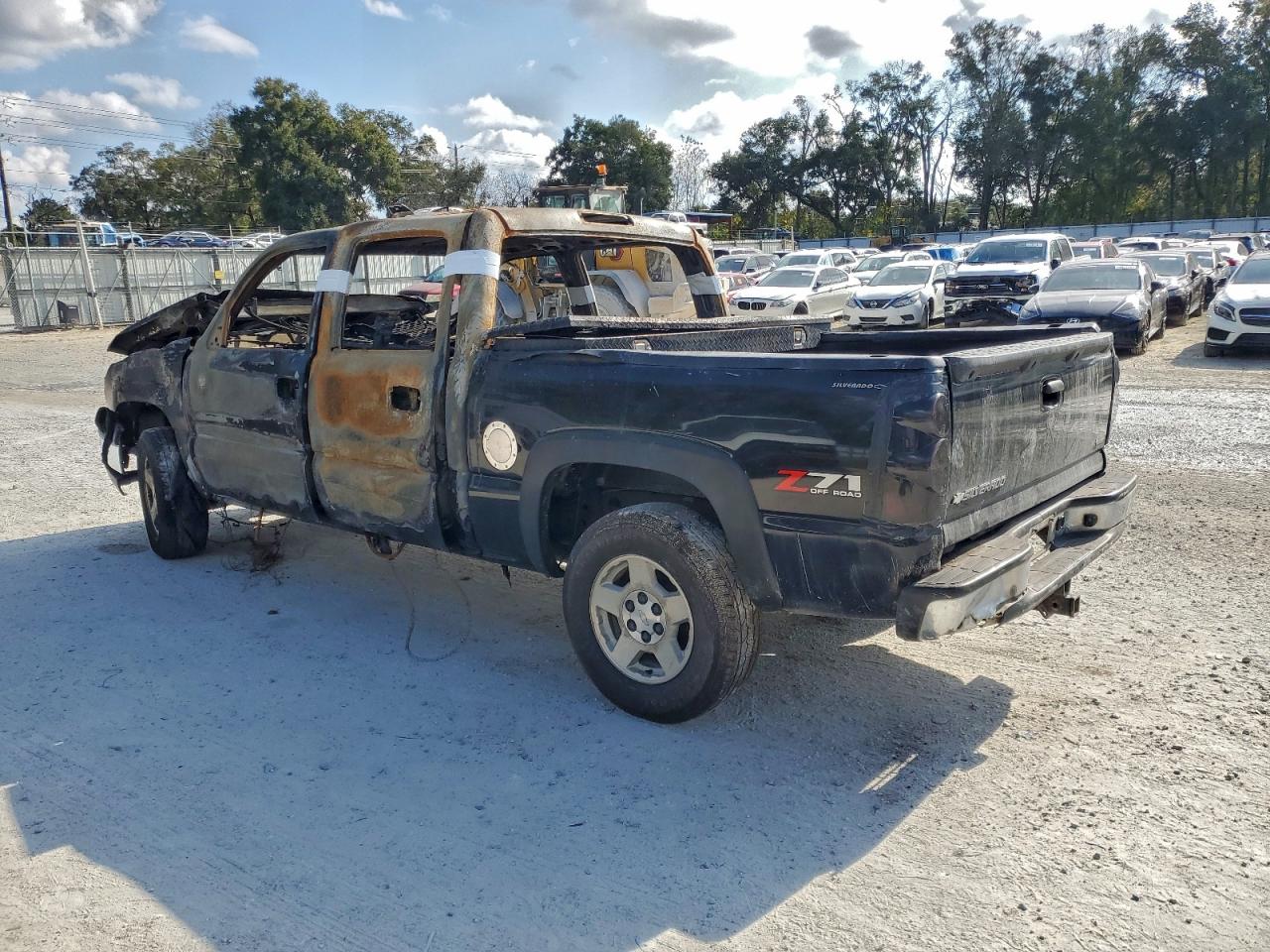 2006 CHEVROLET SILVERADO K1500 photo 2