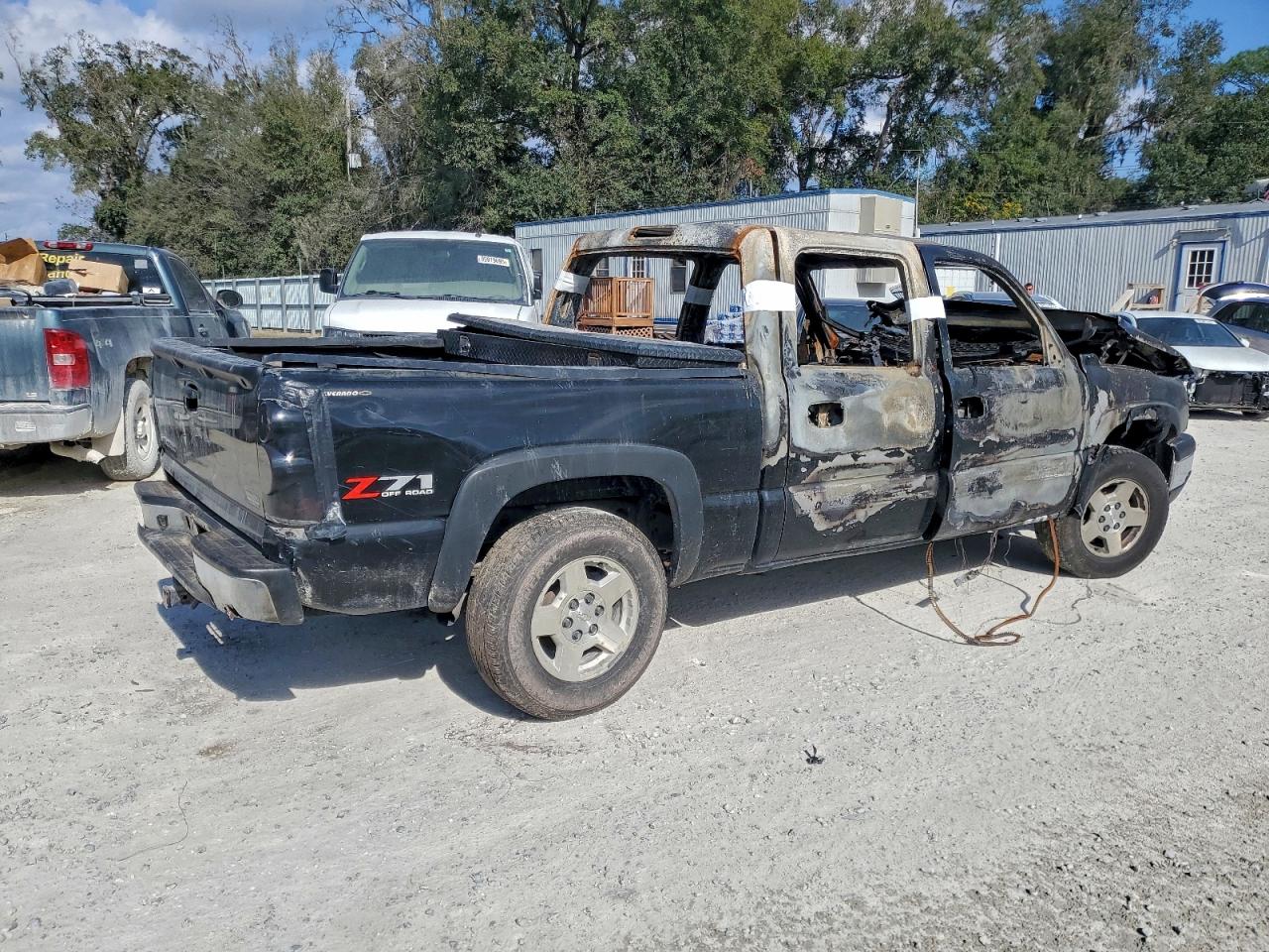 2006 CHEVROLET SILVERADO K1500 photo 3
