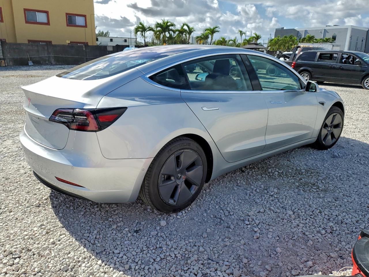 2018 TESLA MODEL 3 photo 3