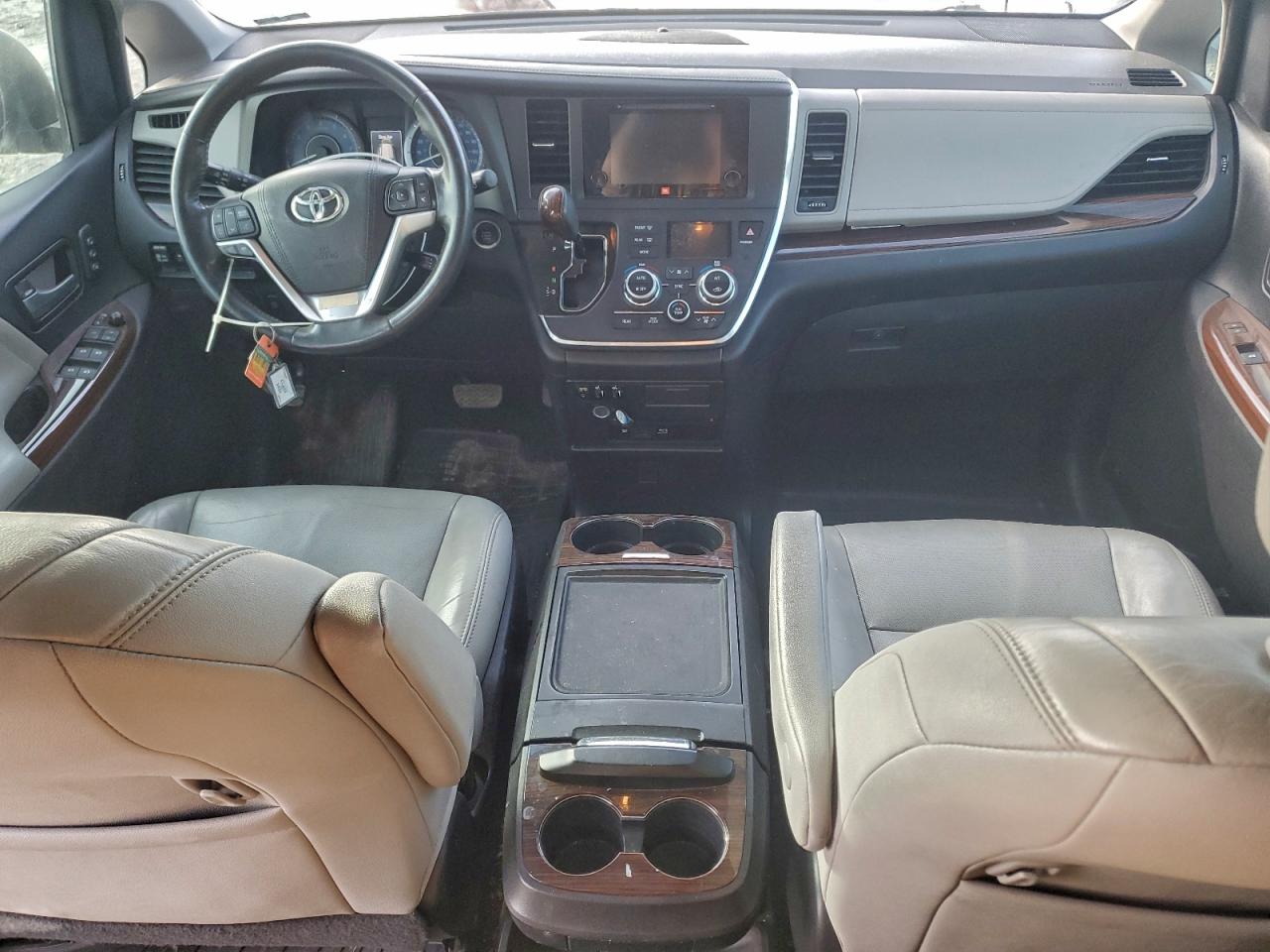 2015 TOYOTA SIENNA XLE photo 15