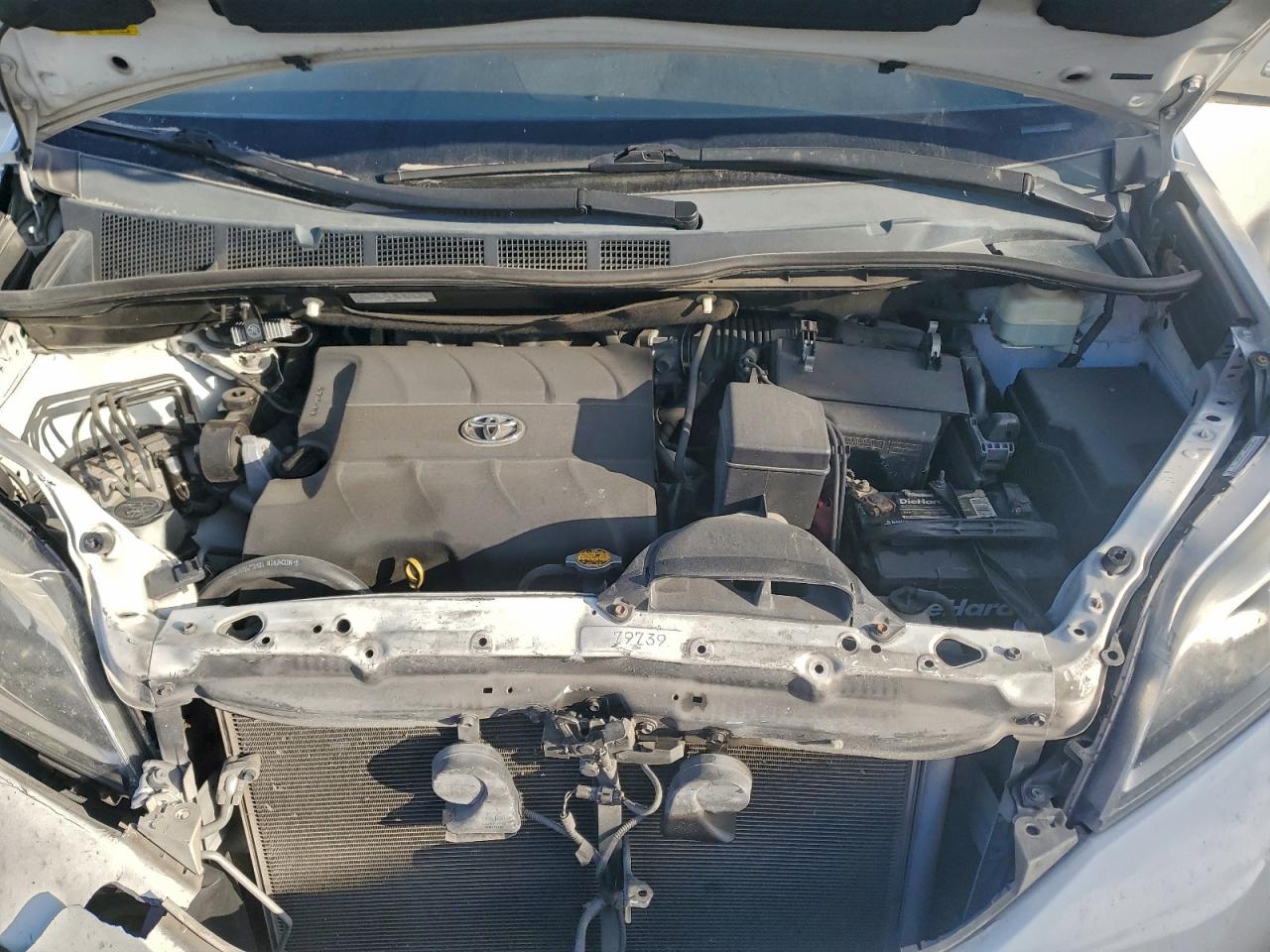 2015 TOYOTA SIENNA XLE photo 23