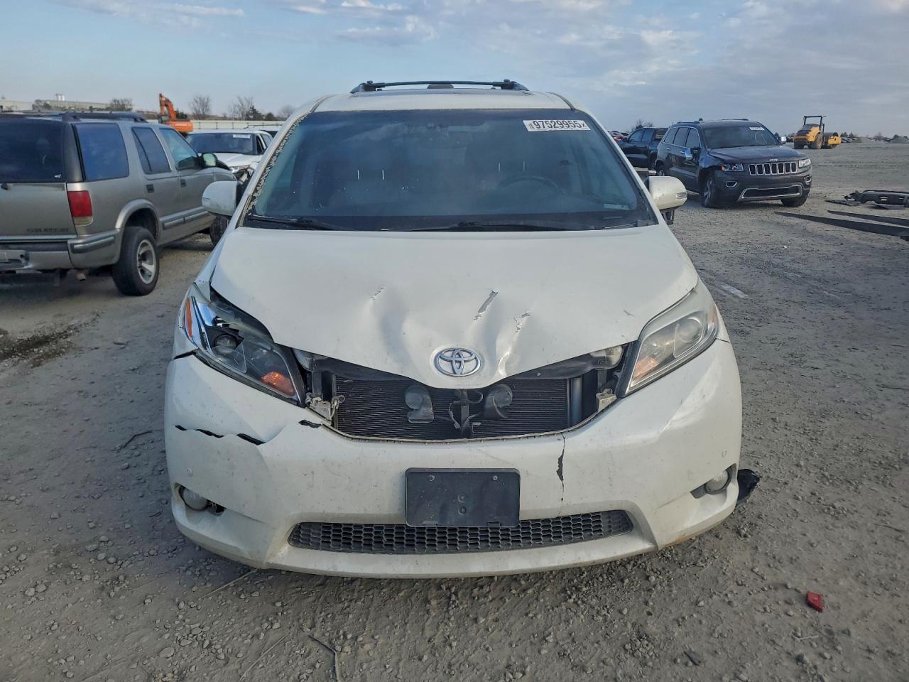 2015 TOYOTA SIENNA XLE photo 9