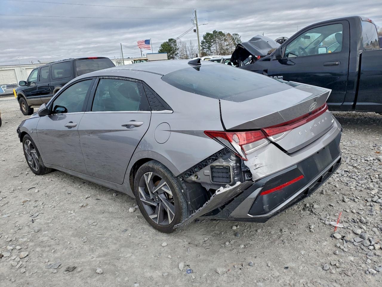 2025 HYUNDAI ELANTRA LIMITED photo 2