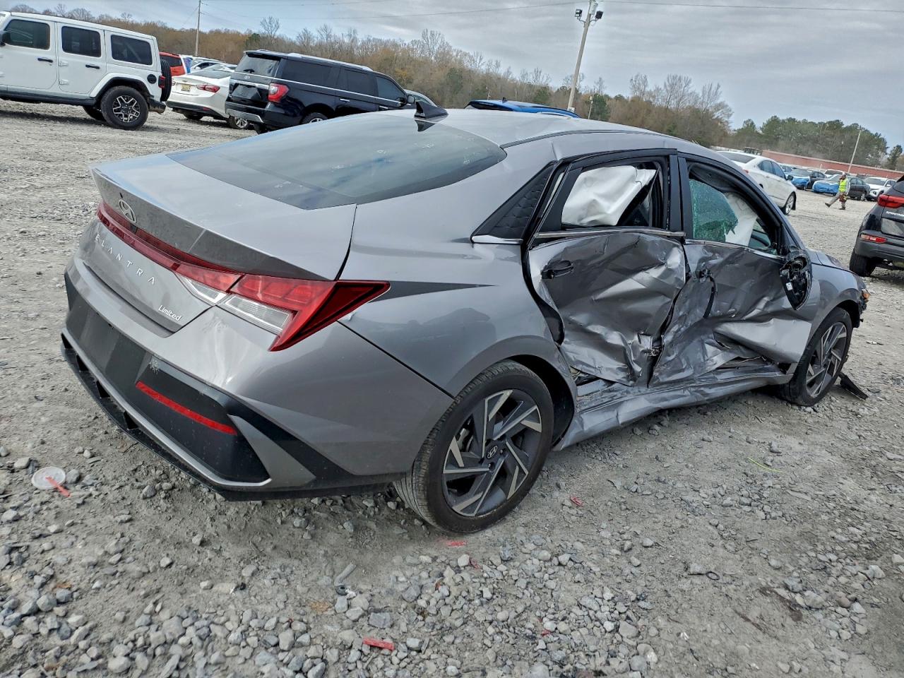 2025 HYUNDAI ELANTRA LIMITED photo 3