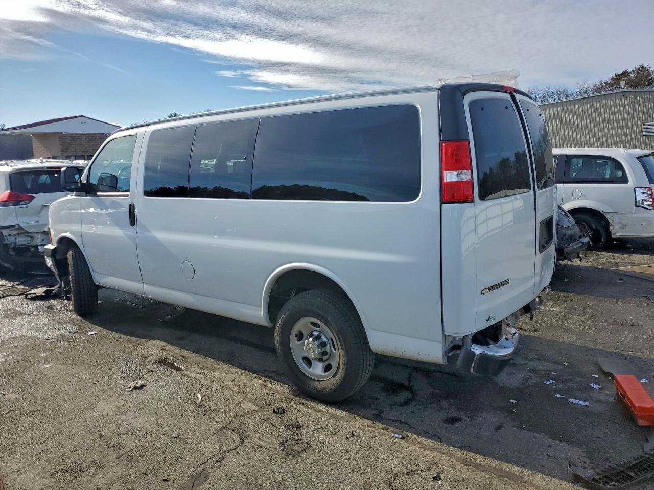 2023 CHEVROLET EXPRESS G3500 LS photo 2