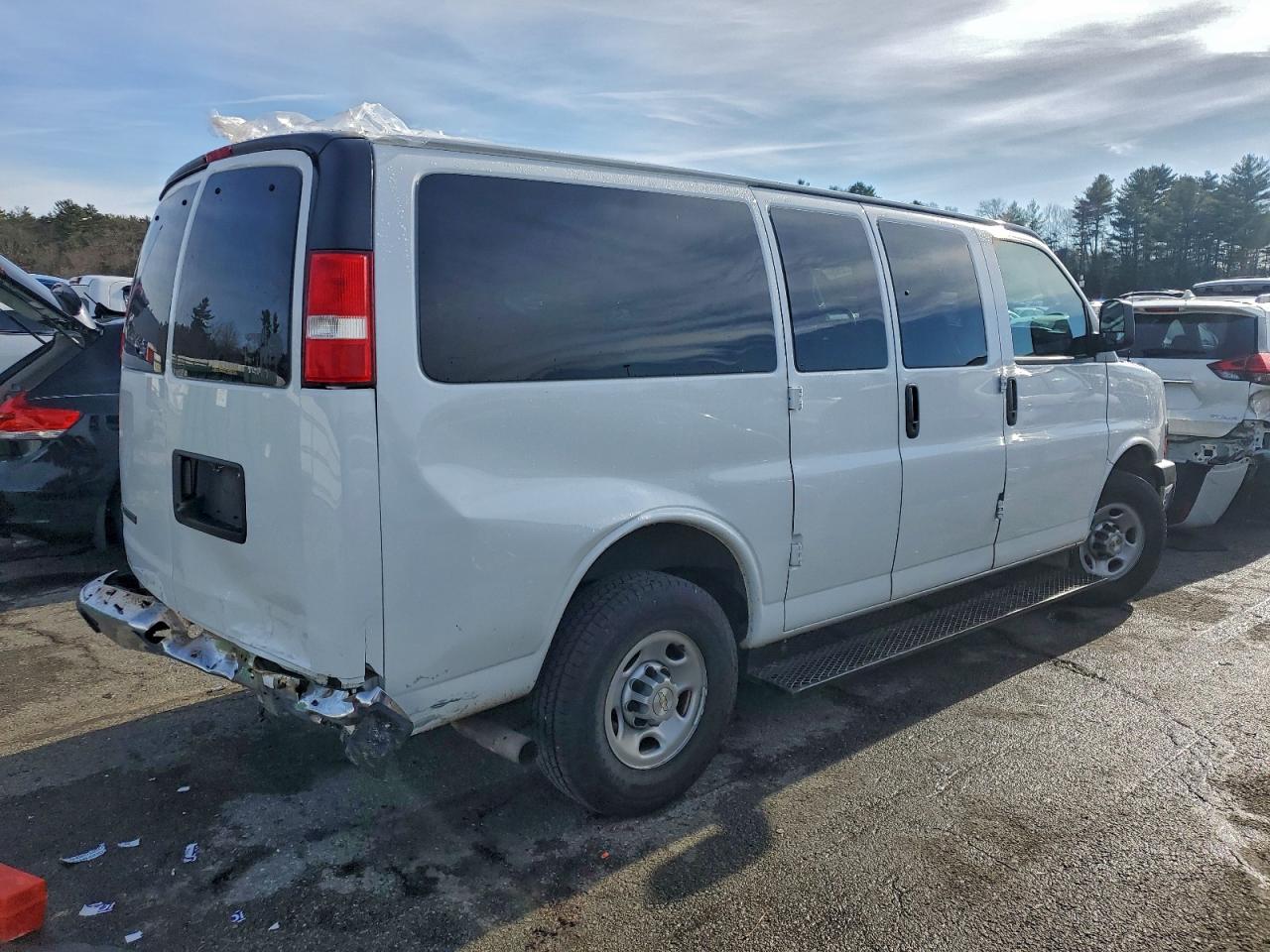 2023 CHEVROLET EXPRESS G3500 LS photo 3