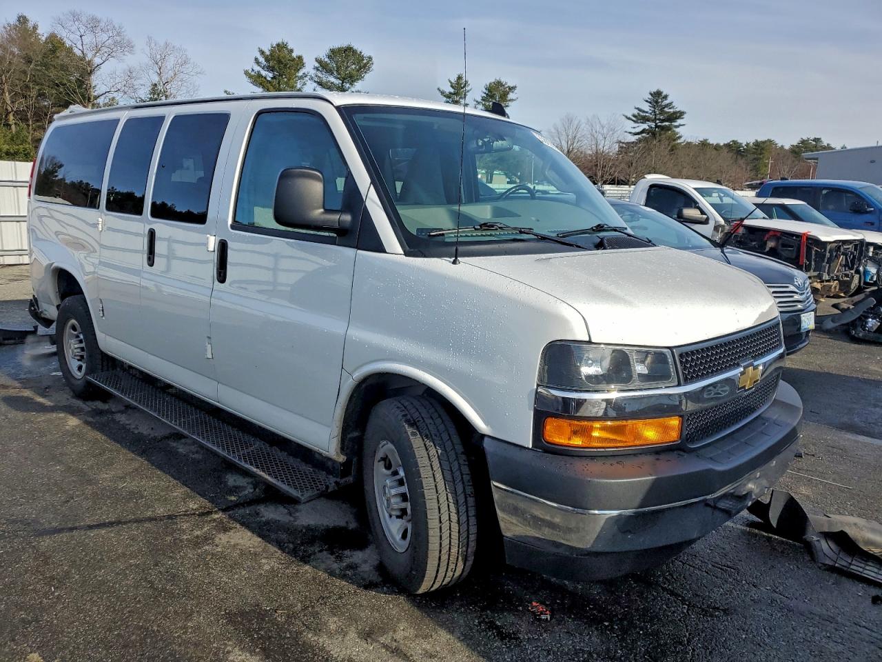 2023 CHEVROLET EXPRESS G3500 LS photo 4