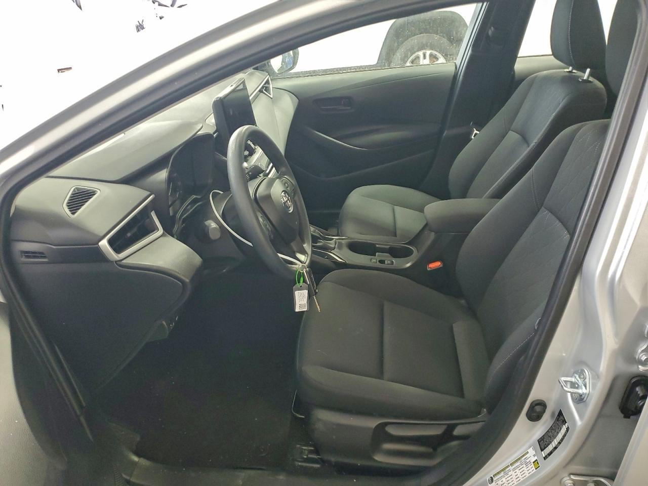 2025 TOYOTA COROLLA LE photo 13