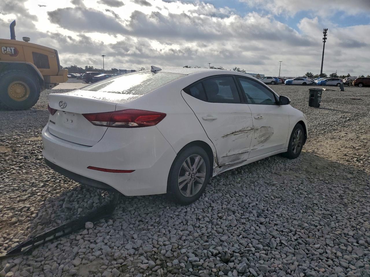 2017 HYUNDAI ELANTRA SE photo 5