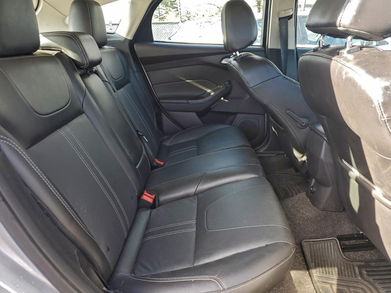 2014 FORD FOCUS SE photo 19