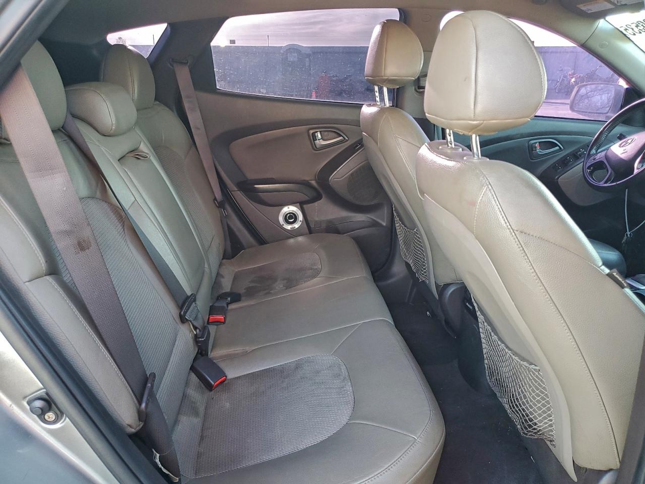 2015 HYUNDAI TUCSON SE photo 31