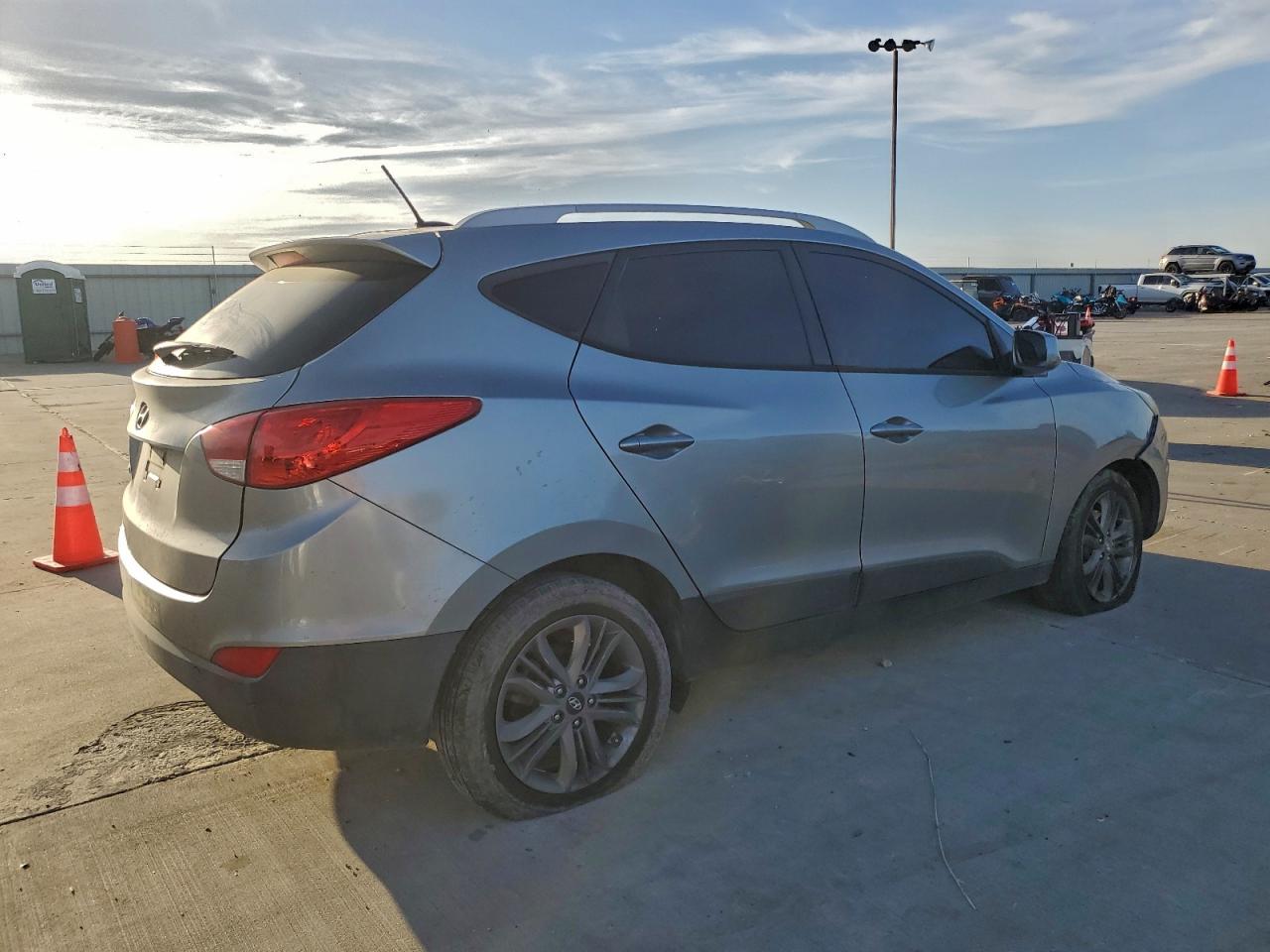 2015 HYUNDAI TUCSON SE photo 7