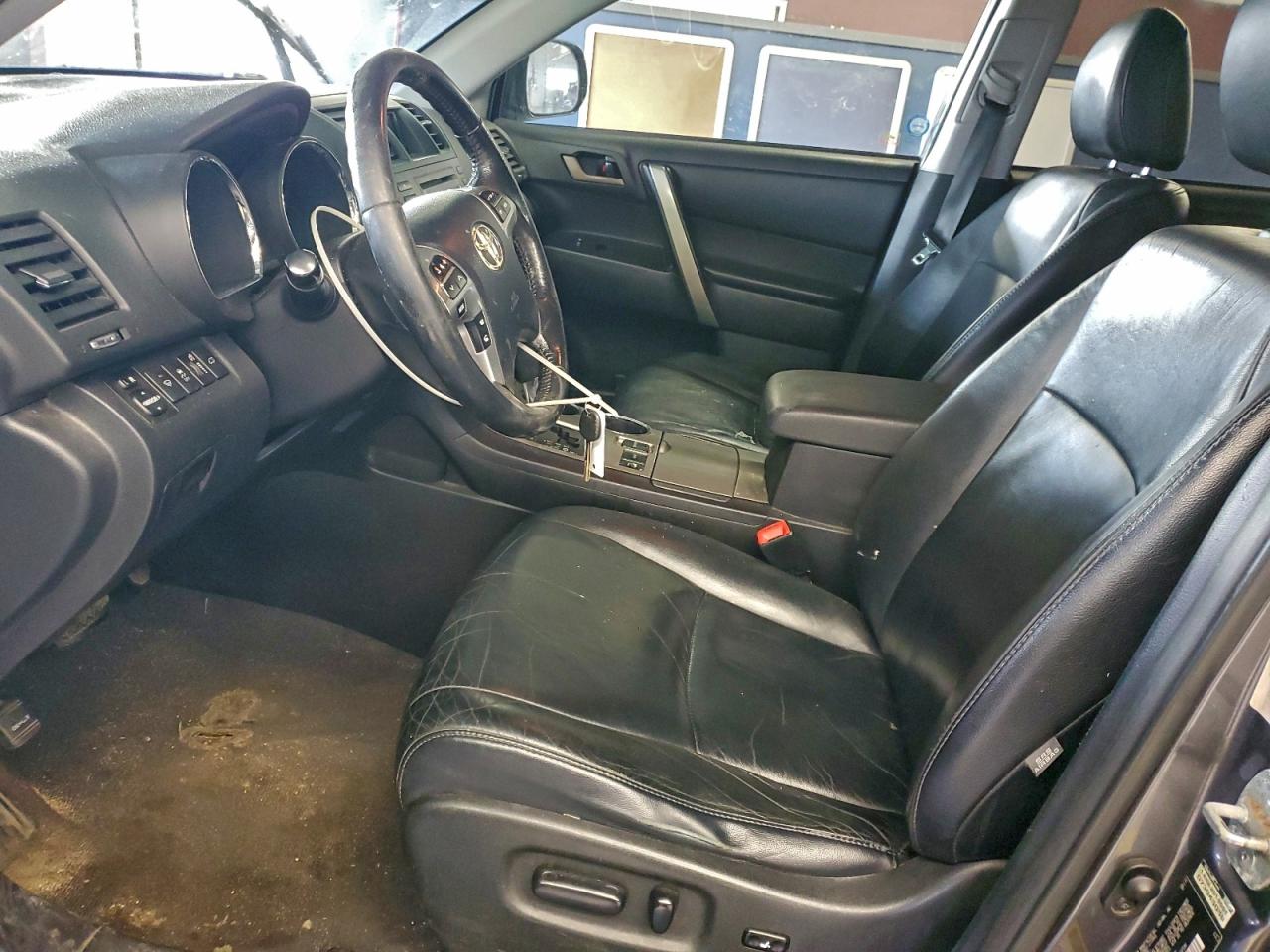 2011 TOYOTA HIGHLANDER BASE photo 25