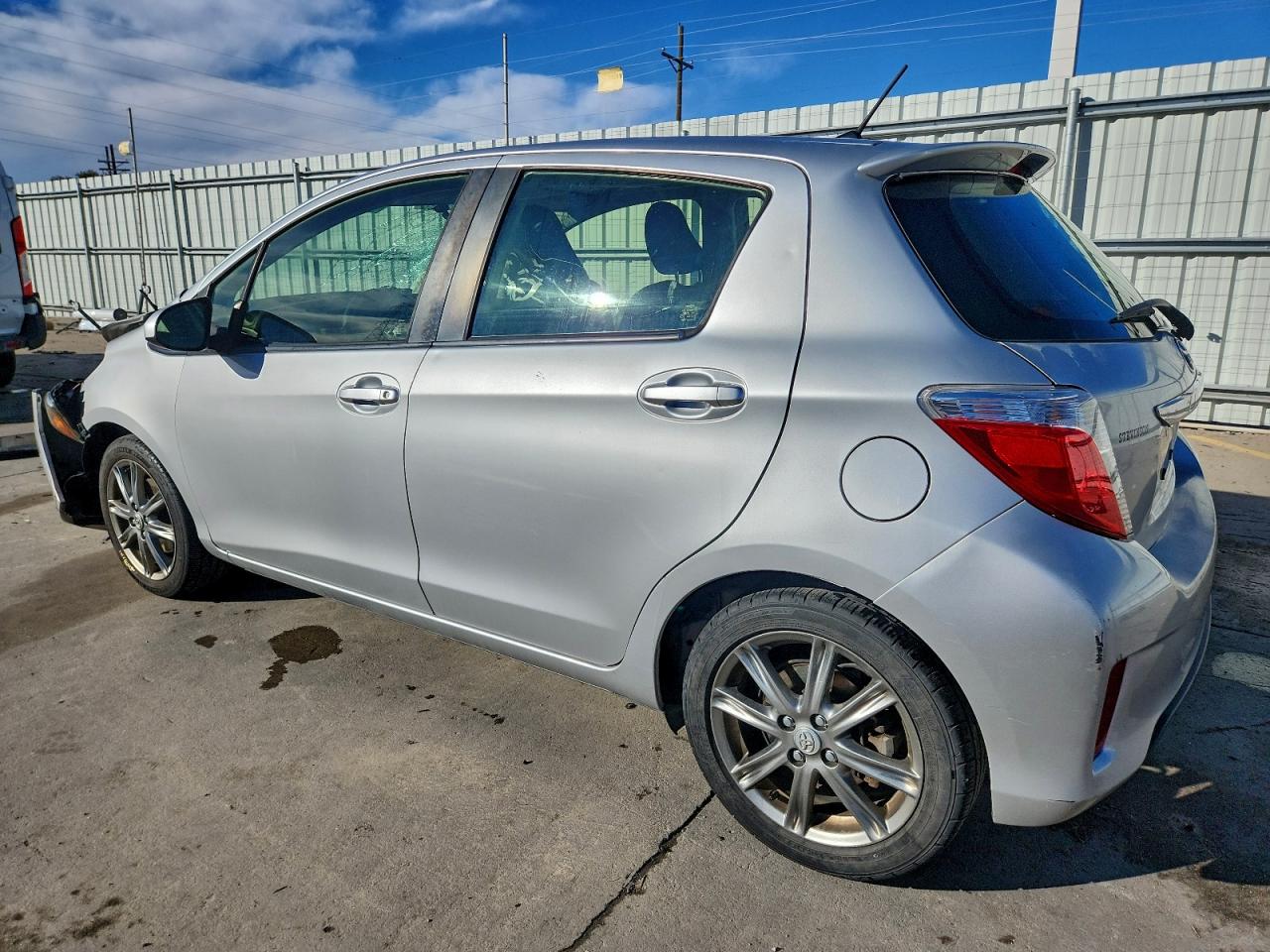 2012 TOYOTA YARIS photo 3