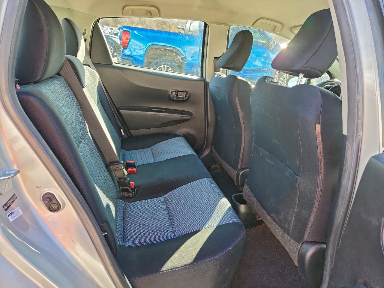 2012 TOYOTA YARIS photo 19