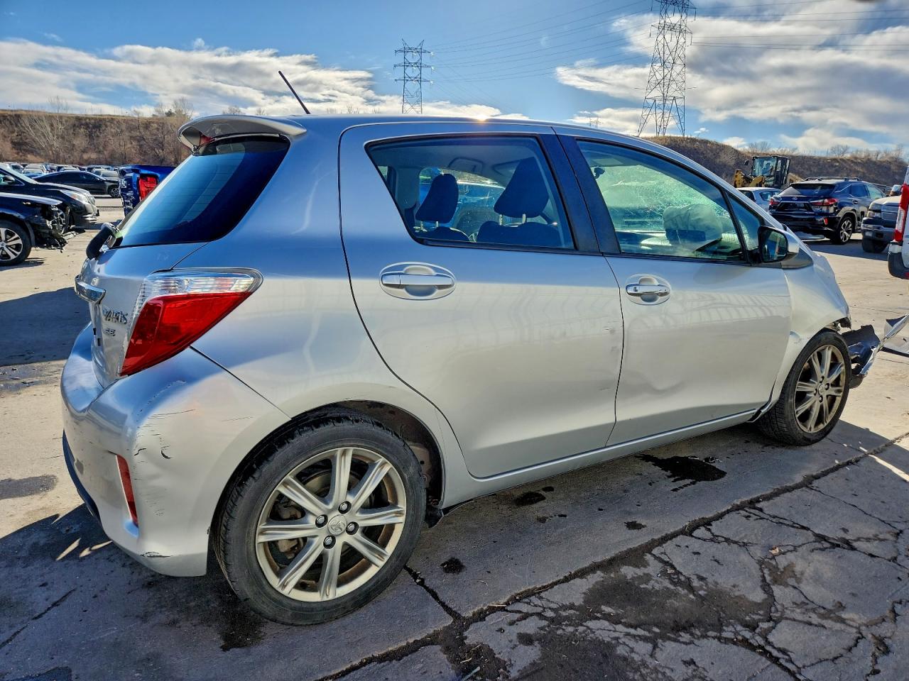 2012 TOYOTA YARIS photo 5