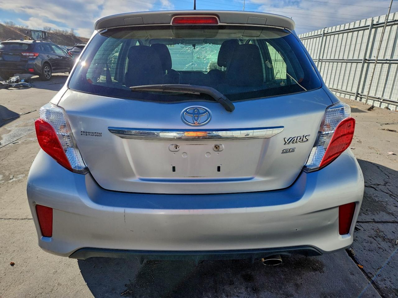 2012 TOYOTA YARIS photo 11
