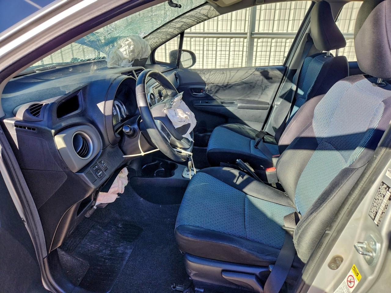 2012 TOYOTA YARIS photo 13