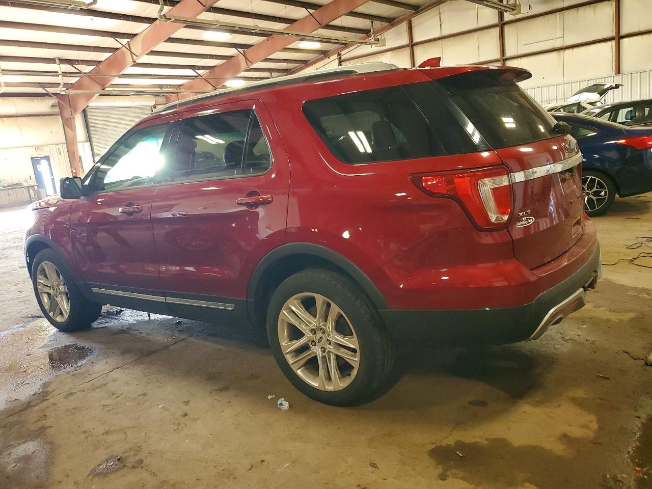 2016 FORD EXPLORER XLT photo 2